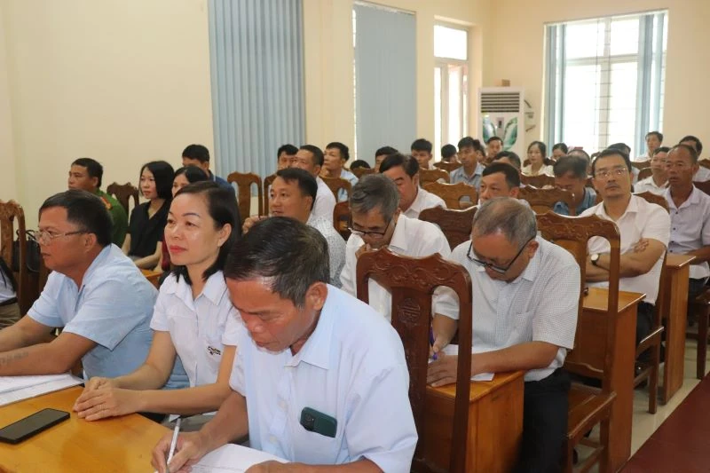 Cử tri các xã kiến nghị nhiều vấn đề về hạ tầng, đất đai và chính sách cán bộ