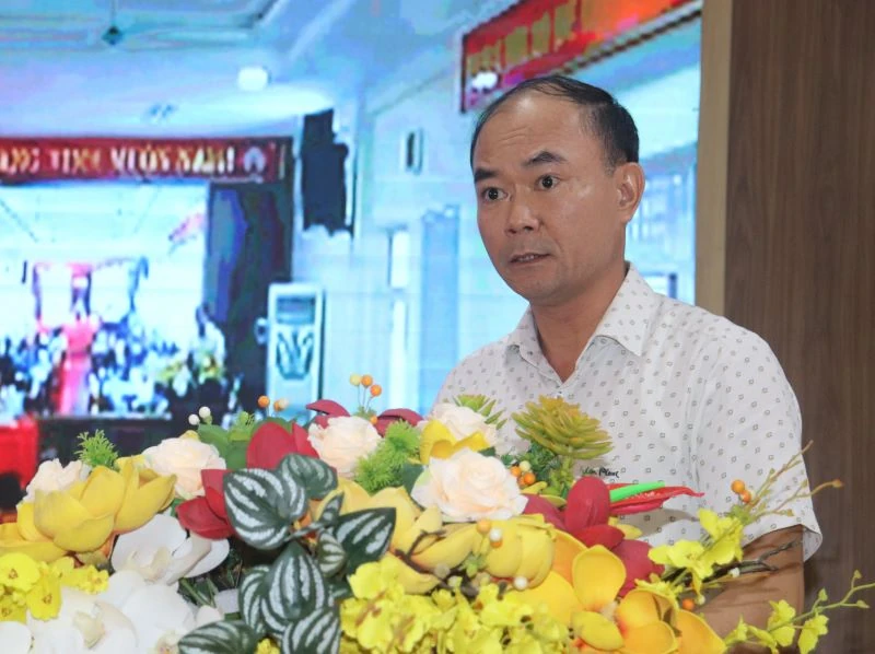 Cử tri các xã kiến nghị nhiều vấn đề về hạ tầng, đất đai và chính sách cán bộ