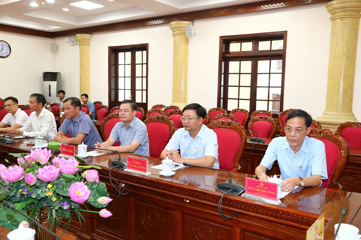 Công bố và trao Quyết định của Ban Thường vụ Tỉnh ủy Thanh Hóa về công tác cán bộ