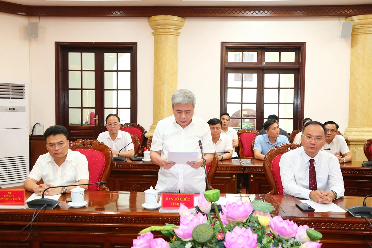 Công bố và trao Quyết định của Ban Thường vụ Tỉnh ủy Thanh Hóa về công tác cán bộ