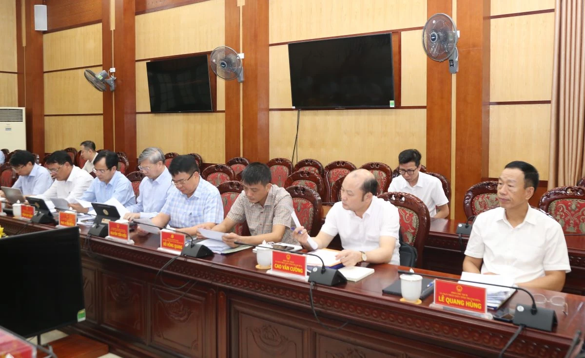 Thảo luận, cho ý kiến các tờ trình, nghị quyết thuộc lĩnh vực tài chính - ngân sách và một số nội dung quan trọng khác