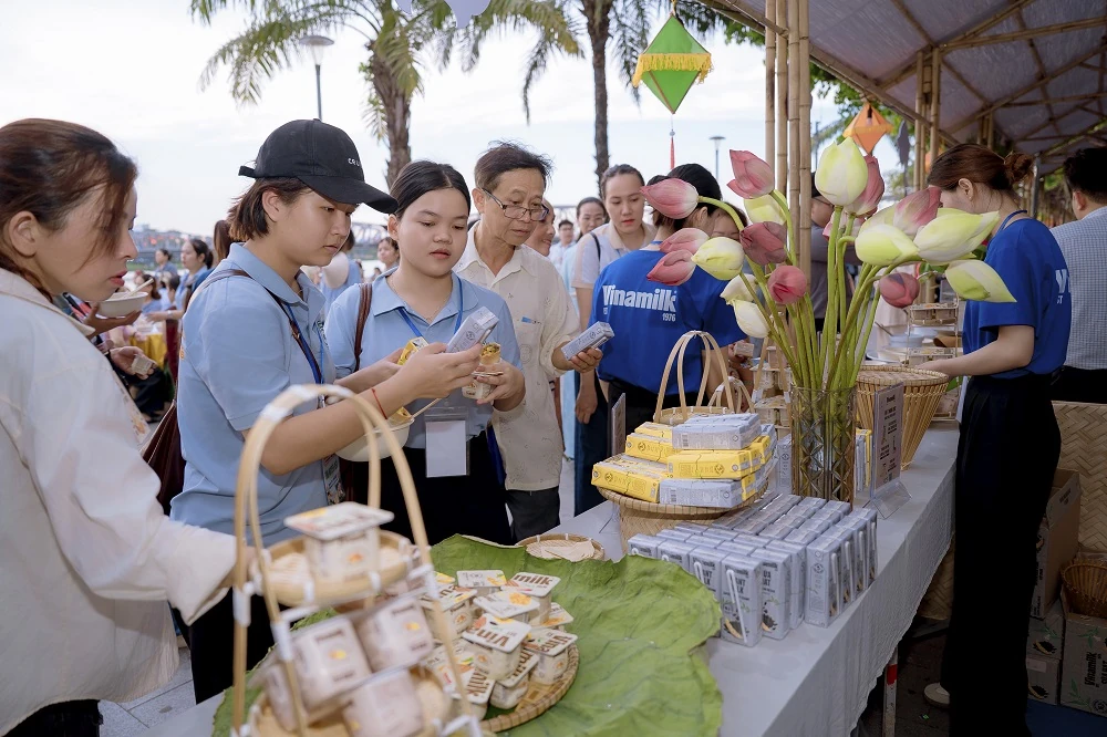 Vinamilk góp phần lan tỏa lối sống xanh tại Lễ hội Ẩm thực chay – festival Huế 2026