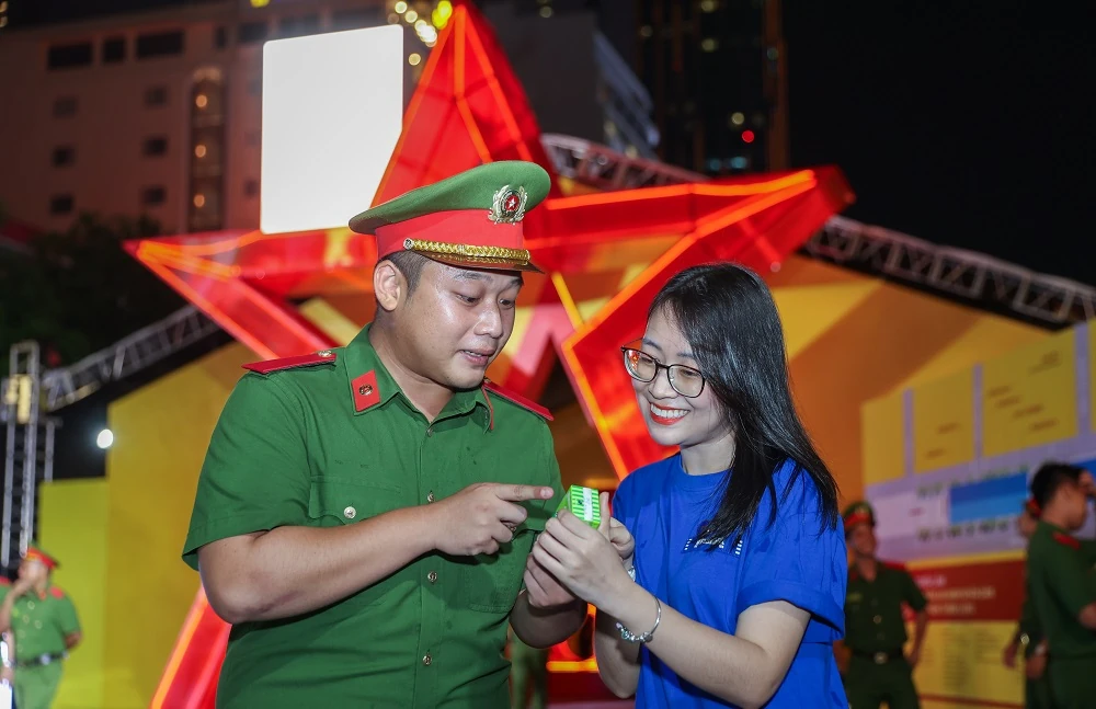 Vinamilk mang đến những trạm tiếp năng lượng giữa Gala “Tổ quốc bình yên”