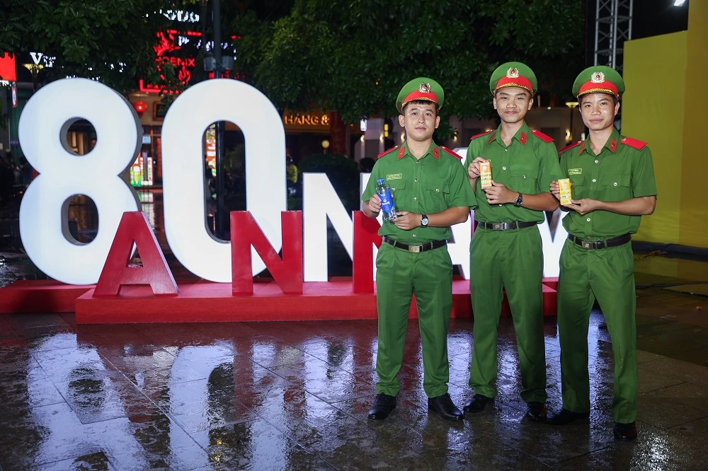Vinamilk mang đến những trạm tiếp năng lượng giữa Gala “Tổ quốc bình yên”