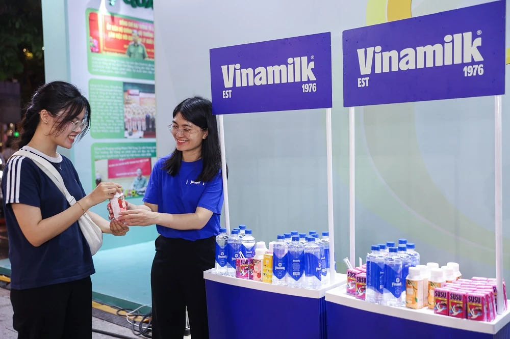 Vinamilk mang đến những trạm tiếp năng lượng giữa Gala “Tổ quốc bình yên”