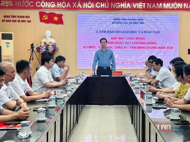 Khen thưởng học sinh Trường THPT Chuyên Lam Sơn đoạt Huy chương Đồng APMO 2026