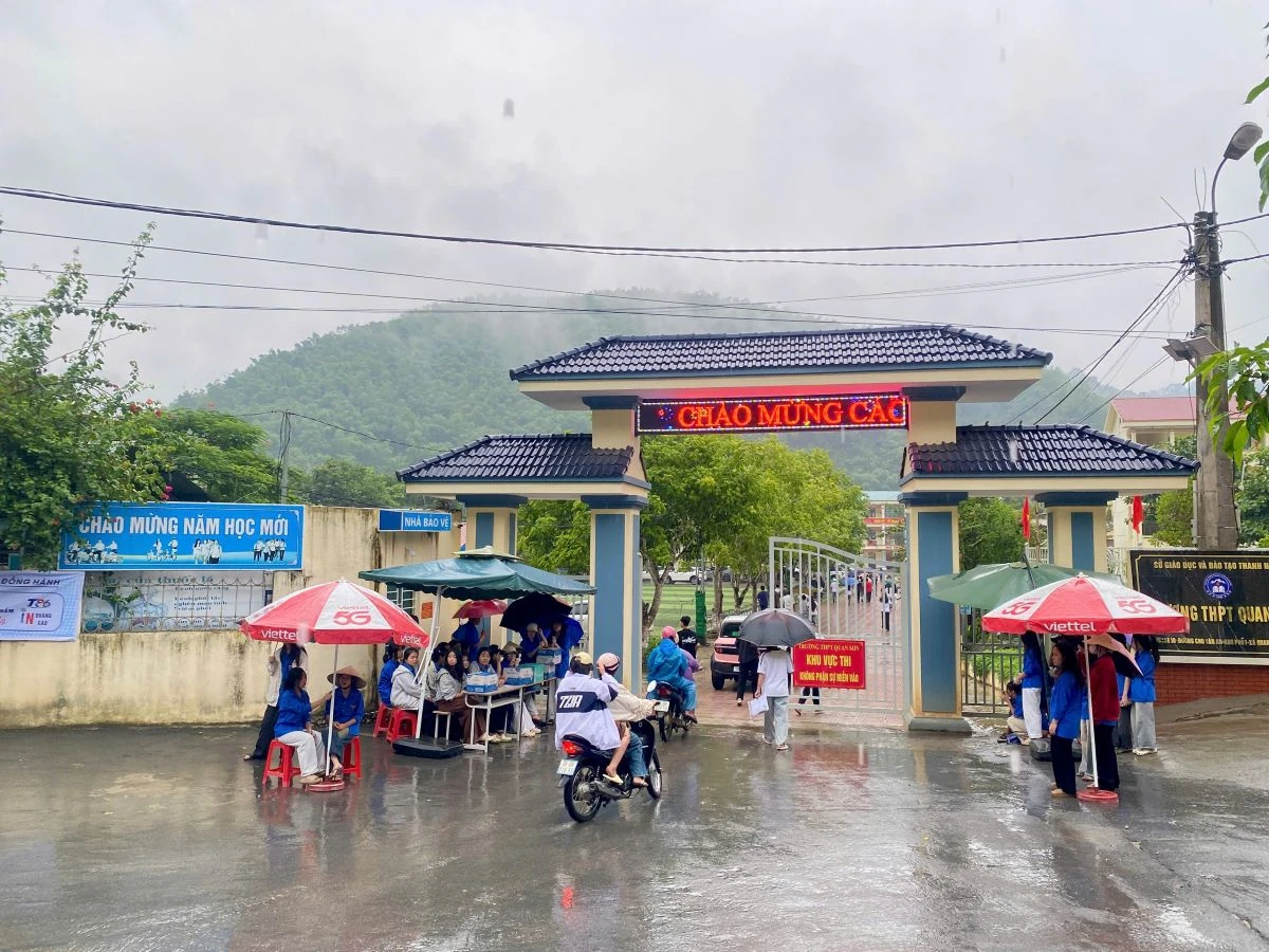 Hỗ trợ gần 1.000 suất ăn miễn phí cho thí sinh và phụ huynh