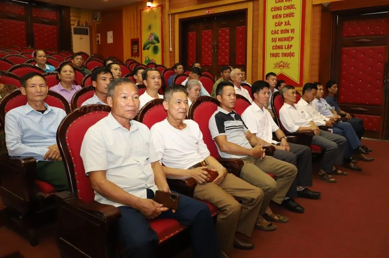 Kiến nghị hướng dẫn giải quyết chế độ cho cán bộ bán chuyên trách ở thôn sau sắp xếp