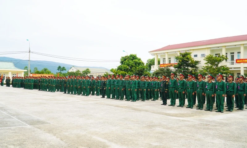 Trung đoàn 266 hoàn thành huấn luyện 330 chiến sĩ mới
