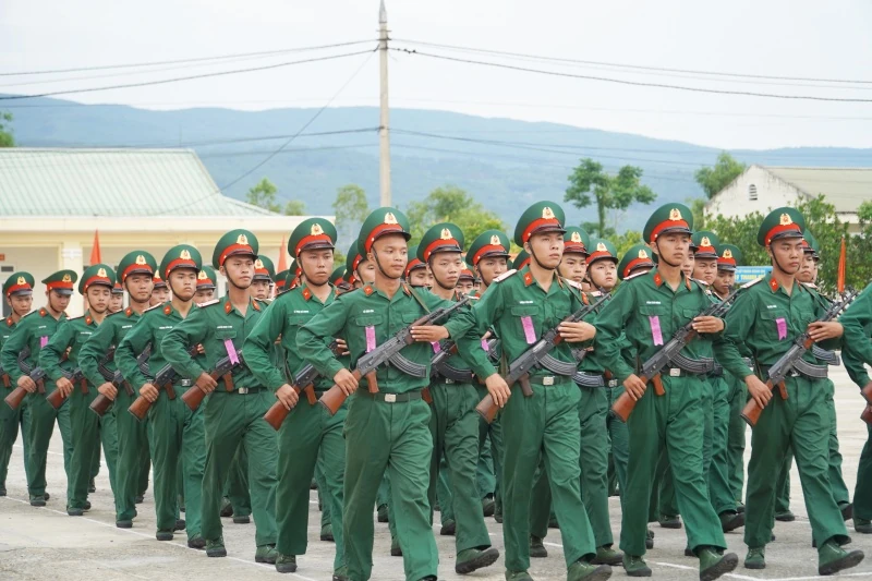 Trung đoàn 266 hoàn thành huấn luyện 330 chiến sĩ mới