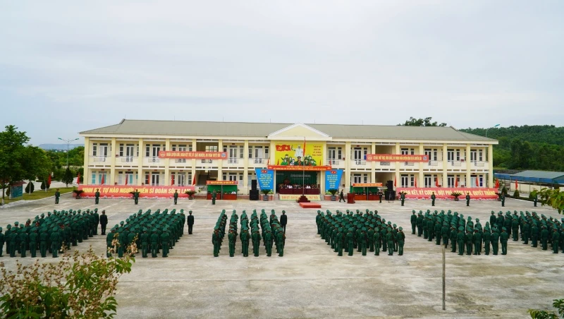 Trung đoàn 266 hoàn thành huấn luyện 330 chiến sĩ mới