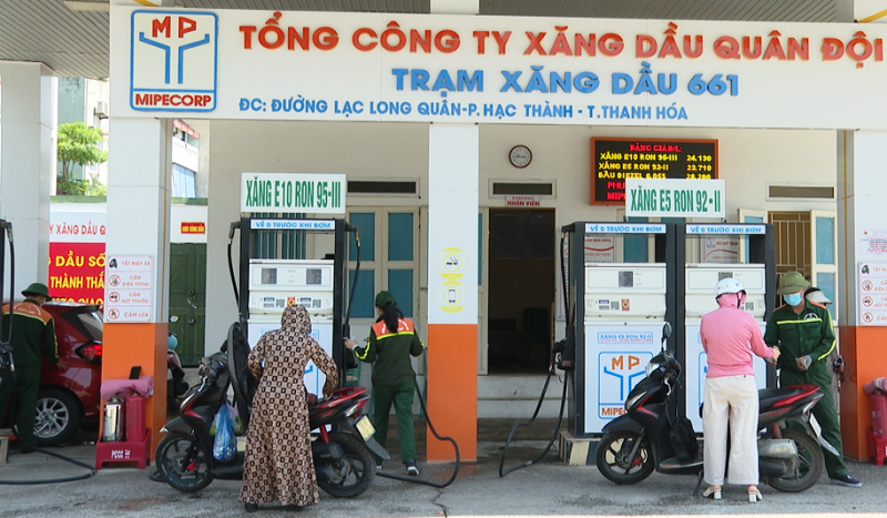 Người dân dần thích ứng với xăng E10