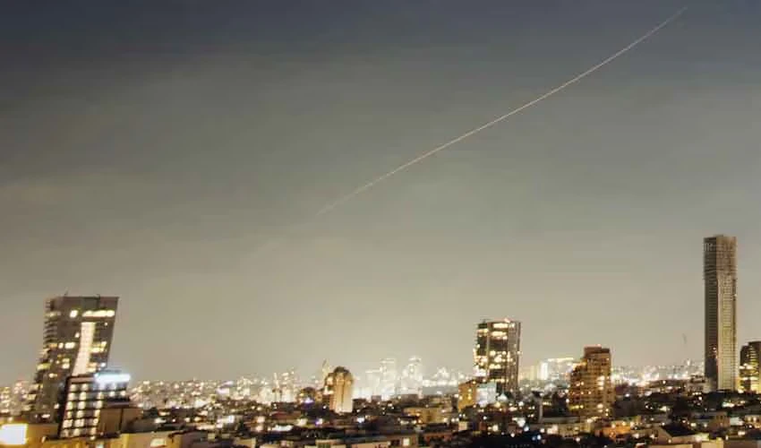 Israel không kích Iran bất chấp cảnh báo của tổng thống Trump