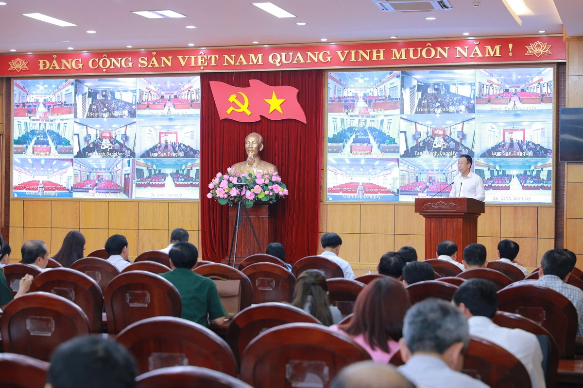 Hơn 40 nghìn đại biểu tham gia hội nghị quán triệt các nghị quyết, chỉ thị của Trung ương và của tỉnh