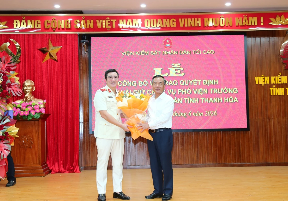 Công bố và trao quyết định biệt phái giữ chức vụ Phó Viện trưởng VKSND tỉnh Thanh Hóa