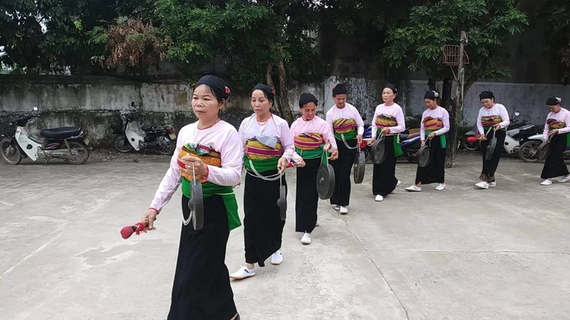 Bảo tồn bản sắc văn hóa dân tộc Mường ở xã Cẩm Vân