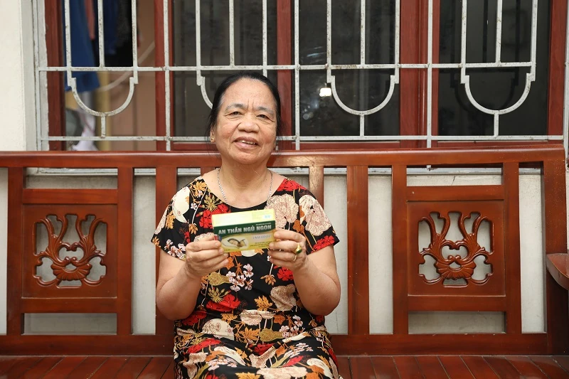 Em gái nhập viện vì mất ngủ, bà cụ 74 tuổi tự tìm lối thoát