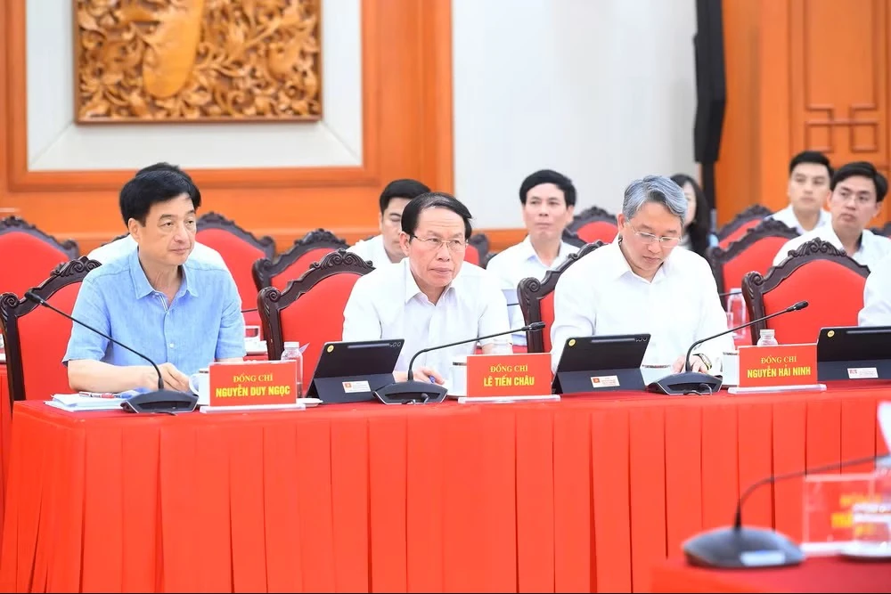 Chuyển mạnh từ “quản lý giáo dục” sang “quản trị phát triển giáo dục”