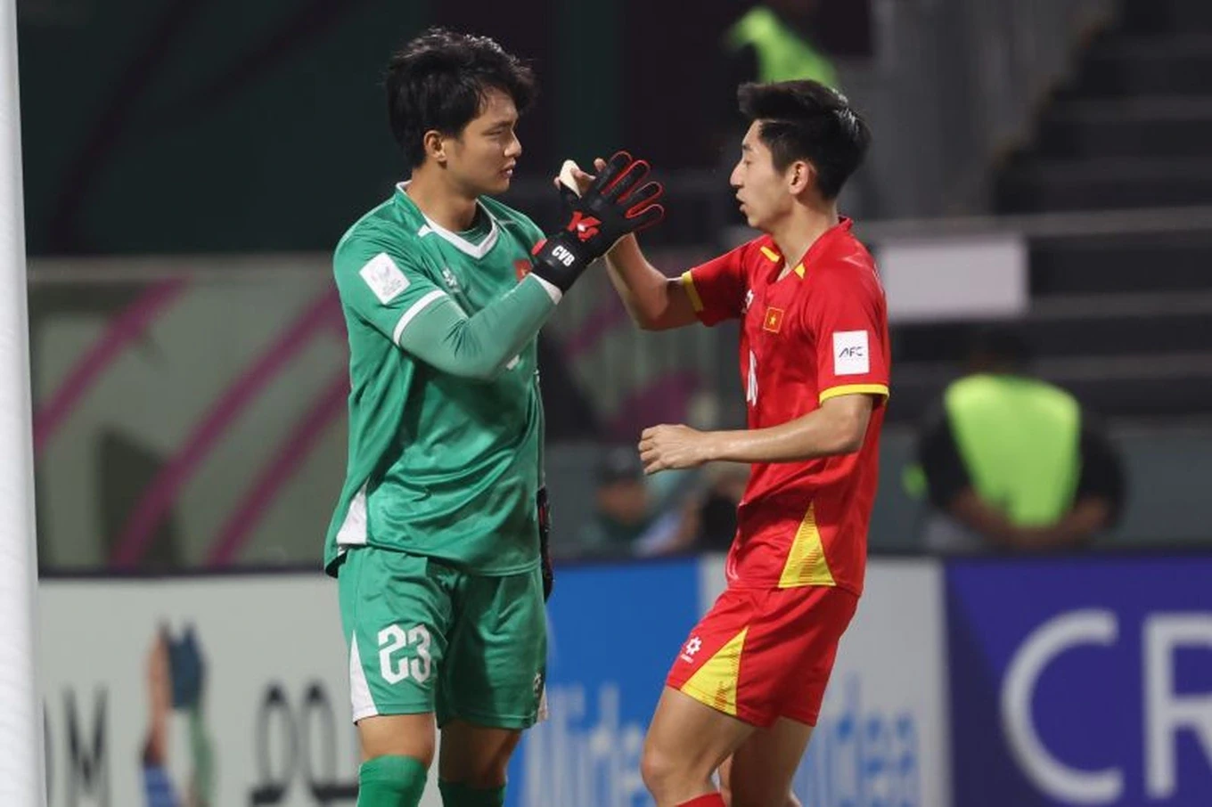 Kỳ vọng hàng công “lột xác” dưới thời HLV Kim Sang-sik tại ASEAN Cup; Nam Phi níu kéo cơ hội đi tiếp