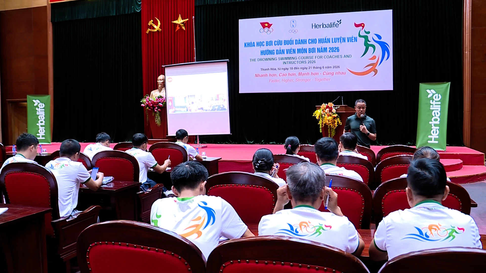Khai mạc khóa học bơi cứu đuối dành cho HLV và HDV môn bơi