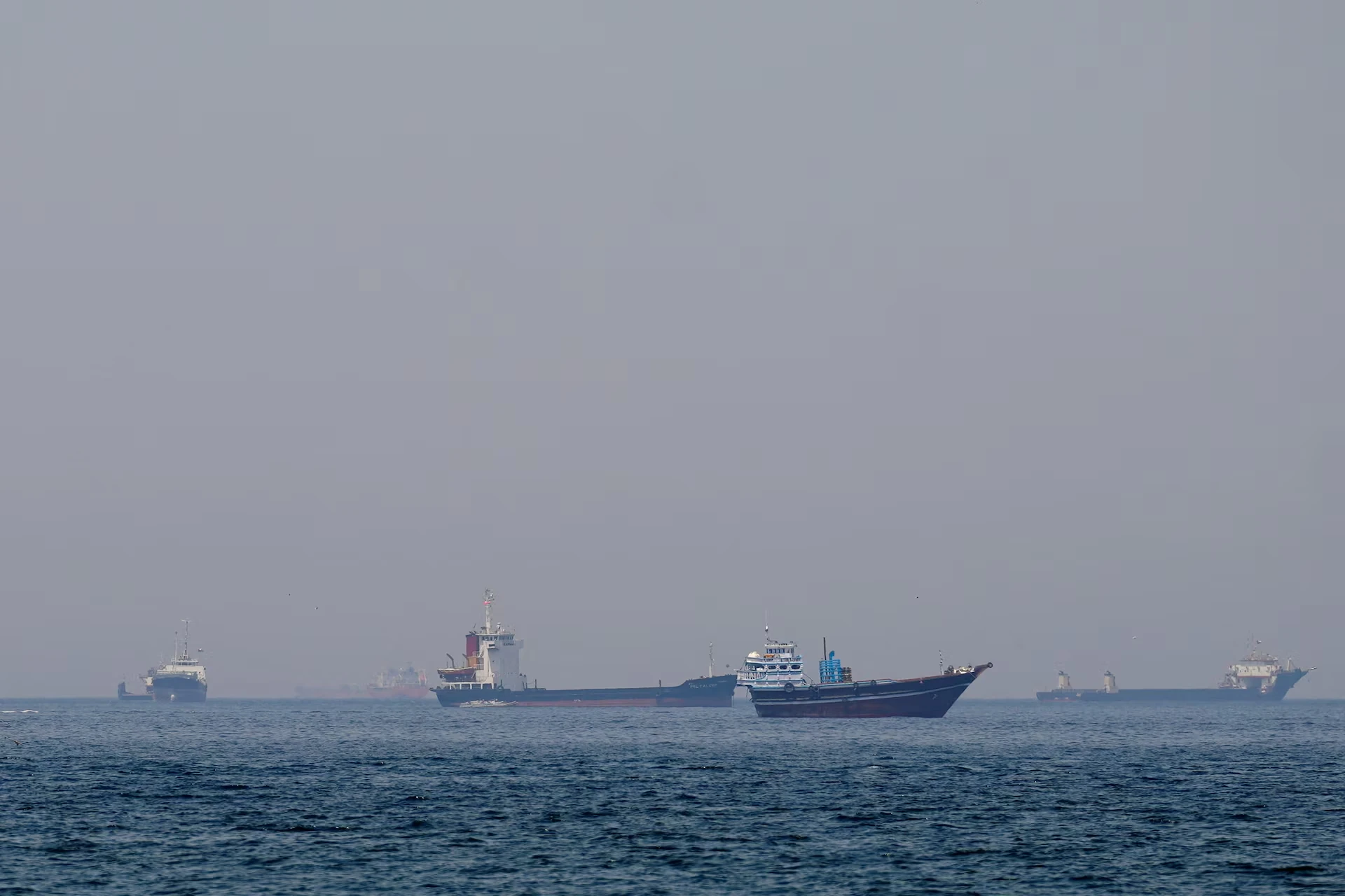 Giá dầu giảm mạnh sau tín hiệu hòa dịu giữa Mỹ và Iran