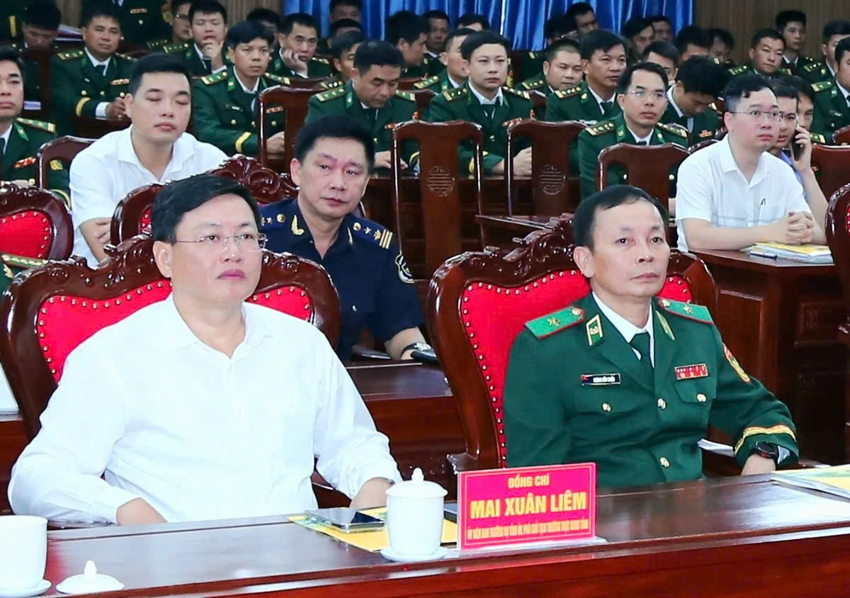 Trao Huân chương Chiến công hạng Nhì cho Chỉ huy trưởng BĐBP tỉnh Thanh Hóa