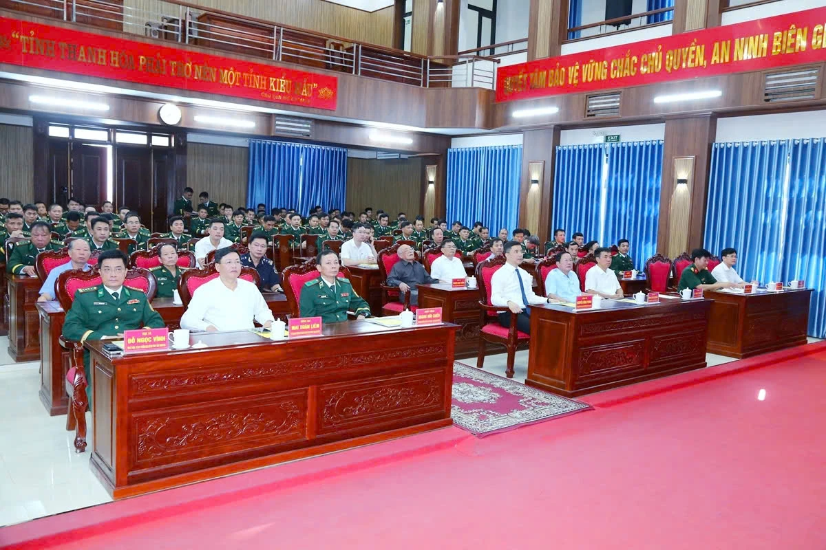 Trao Huân chương Chiến công hạng Nhì cho Chỉ huy trưởng BĐBP tỉnh Thanh Hóa