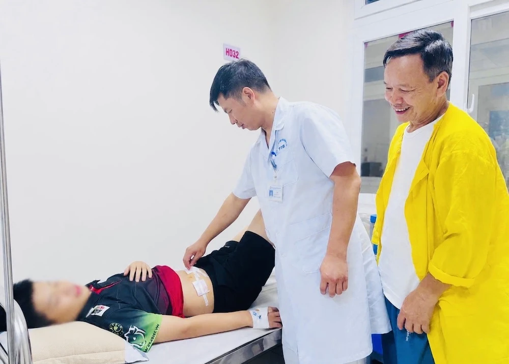 Phẫu thuật cấp cứu thành công hai trường hợp viêm phúc mạc do xương lợn đâm thủng ruột
