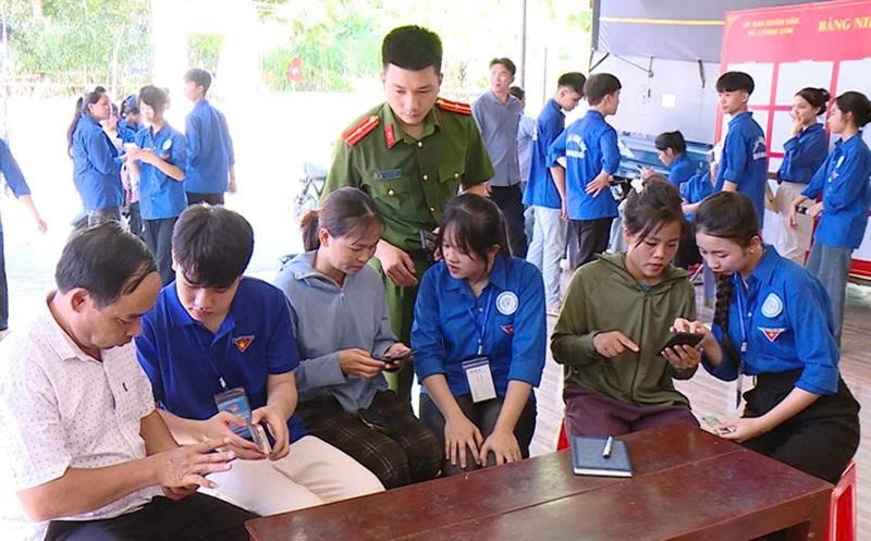 Lương Sơn đa dạng các hình thức truyền thông và giảm nghèo về thông tin