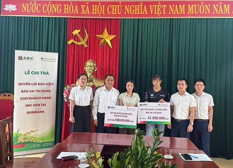 Đồng hành, chia sẻ cùng người vay vốn Agribank