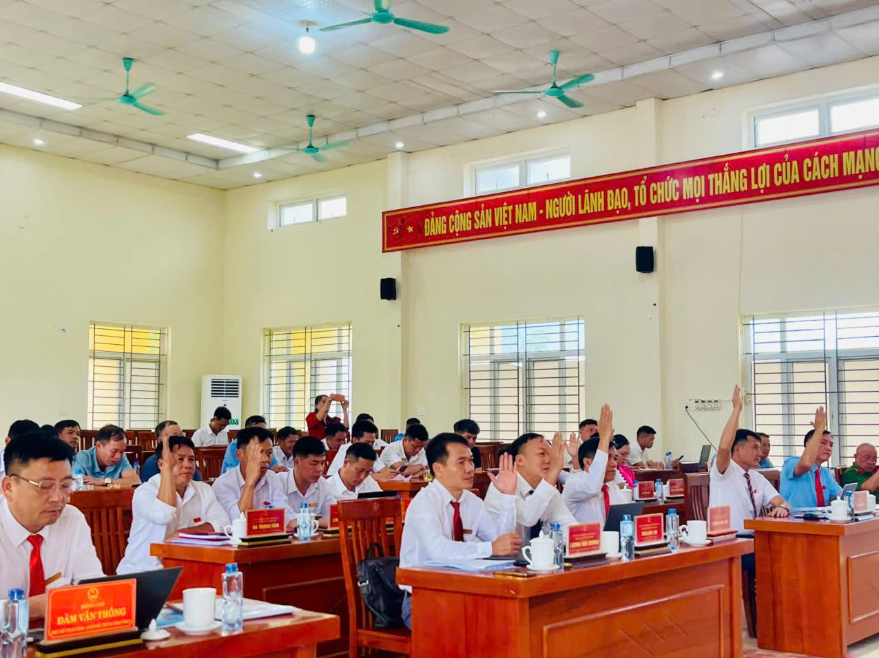 HĐND xã Thanh Quân thông qua nghị quyết sắp xếp thôn và quyết nghị nhiều nội dung quan trọng