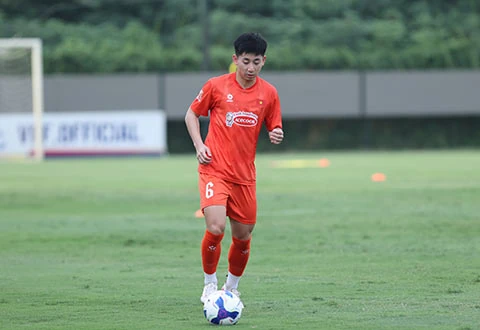 Sao U23 Việt Nam thận trọng trước cuộc cạnh tranh vị trí tại ĐT Việt Nam; Tuyển Anh đón tin không vui về Reece James