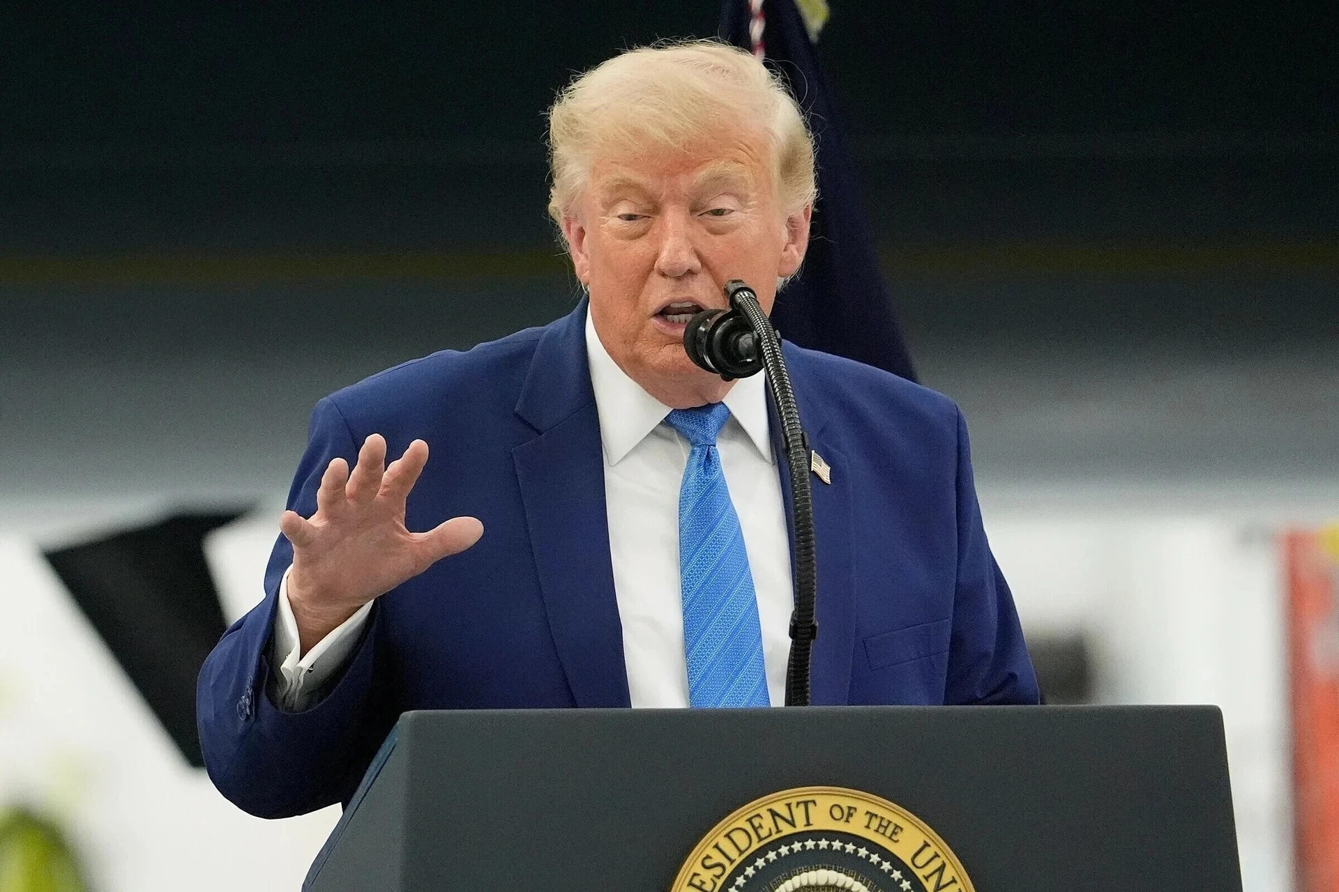 Ông Trump: Iran sẽ phải đối mặt với những hậu quả đặc biệt nghiêm trọng nếu Mỹ tiếp tục ra tay