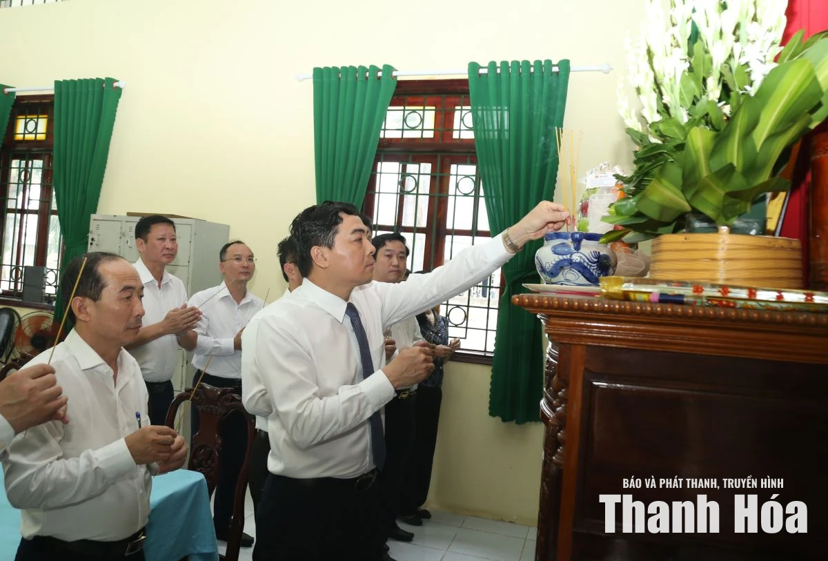 Đoàn đại biểu tỉnh Thanh Hóa viếng các nghĩa trang liệt sĩ trên địa bàn tỉnh Tây Ninh