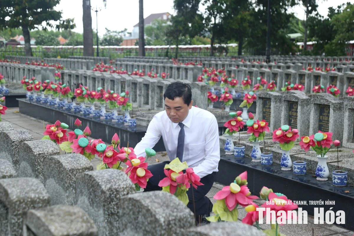 Đoàn đại biểu tỉnh Thanh Hóa viếng các nghĩa trang liệt sĩ trên địa bàn tỉnh Tây Ninh