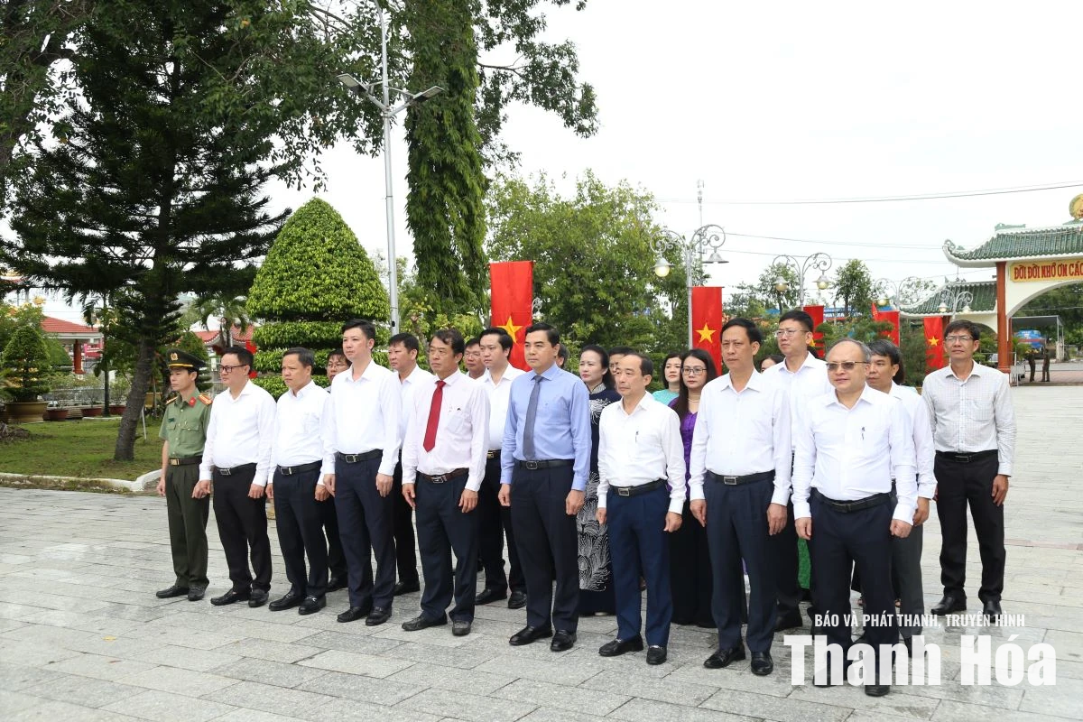 Đoàn đại biểu tỉnh Thanh Hóa viếng các nghĩa trang liệt sĩ trên địa bàn thành phố Cần Thơ