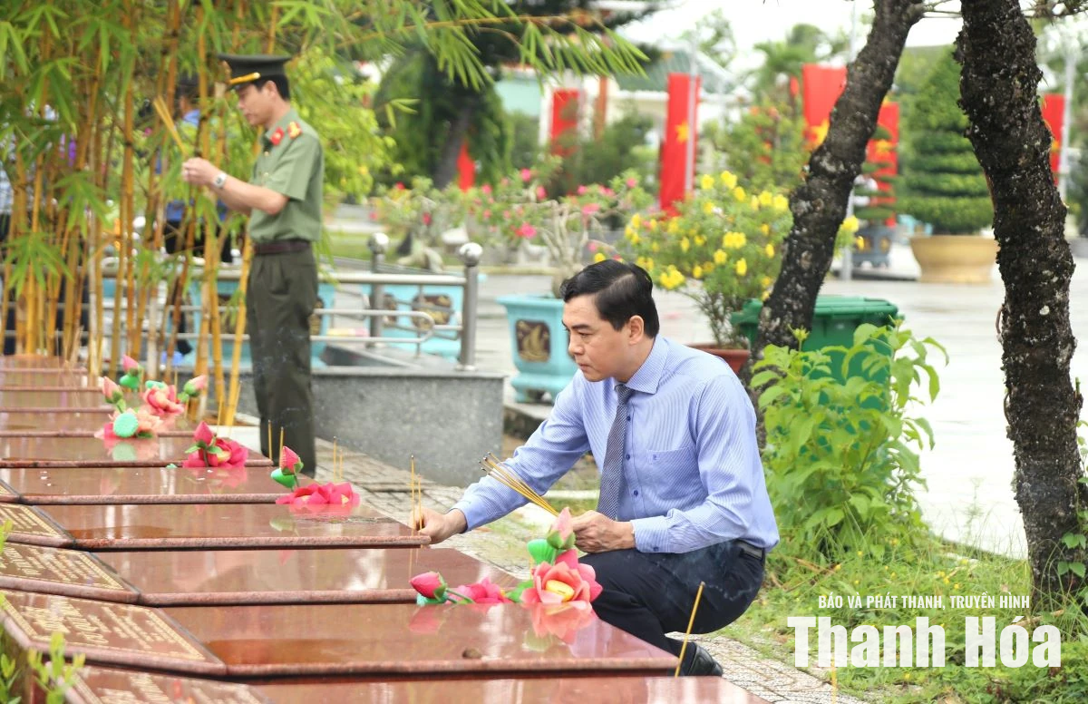 Đoàn đại biểu tỉnh Thanh Hóa viếng các nghĩa trang liệt sĩ trên địa bàn thành phố Cần Thơ