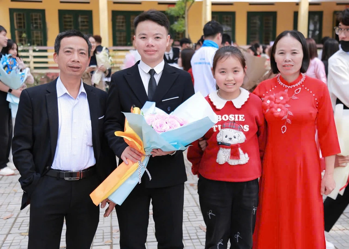 Đồng thủ khoa khối A00 toàn tỉnh: Em không cố gắng giải thật nhiều bài toán khó hay ghi nhớ kiến thức một cách máy móc