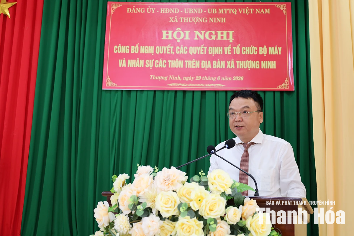 Xã Thượng Ninh công bố nghị quyết, quyết định kiện toàn tổ chức thôn