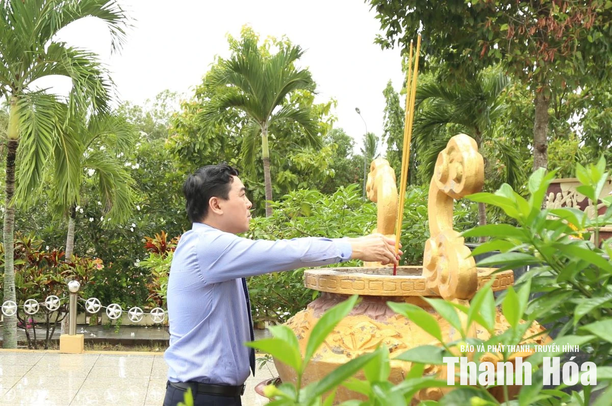 Đoàn đại biểu tỉnh Thanh Hóa viếng các nghĩa trang liệt sĩ trên địa bàn thành phố Cần Thơ