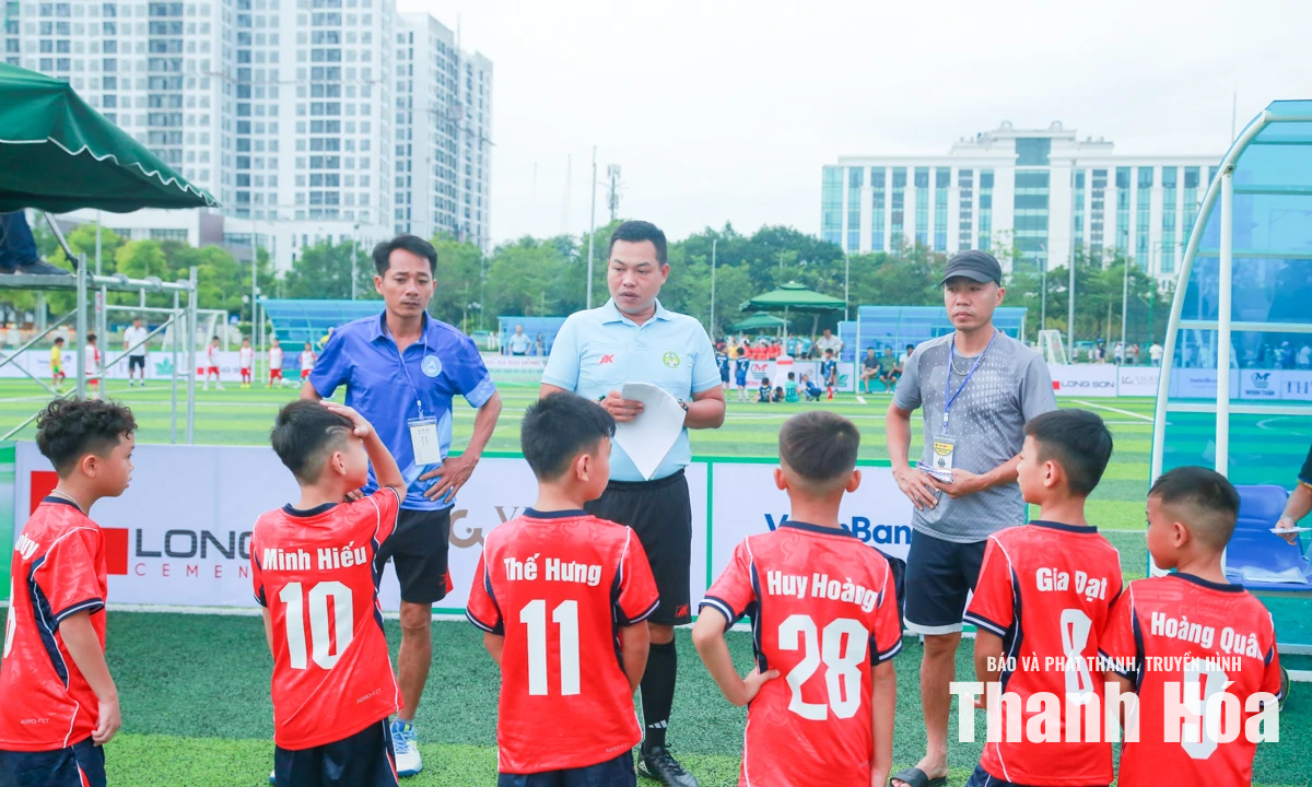 Các đội bóng giàu truyền thống khẳng định sức mạnh ở lượt trận đầu tiên lứa tuổi U8
