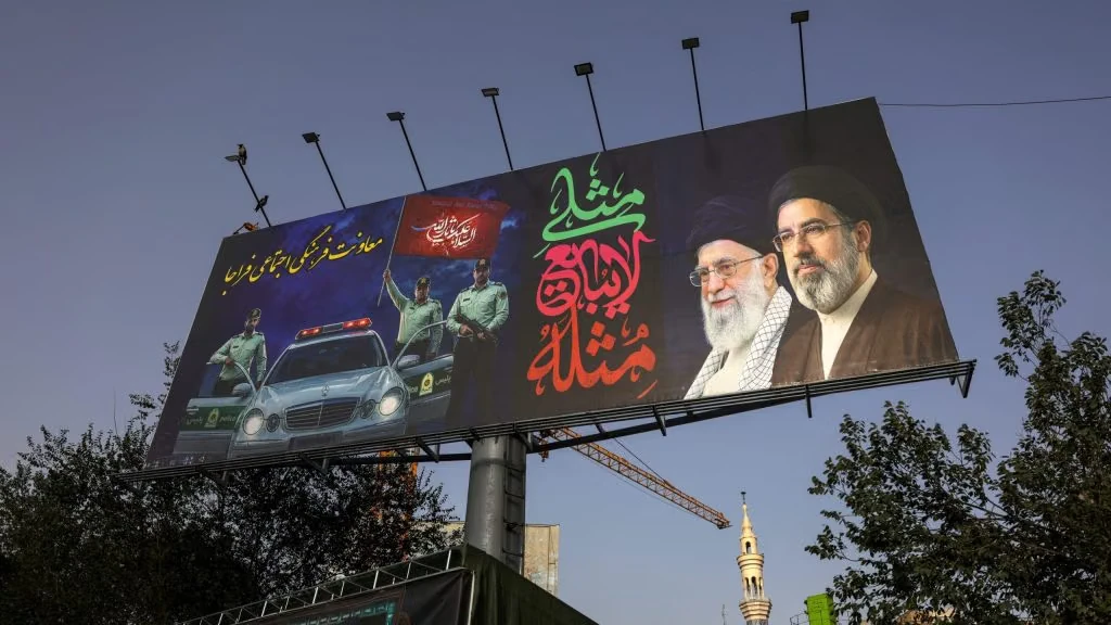 Iran tiến hành tang lễ Đại giáo chủ Ali Khamenei