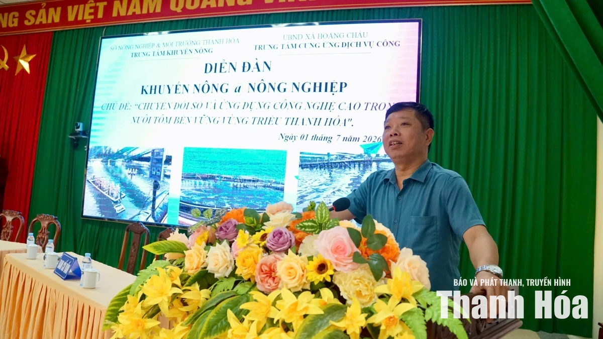 Chuyên gia và người nuôi tôm trao đổi về giải pháp chuyển đổi số trong sản xuất