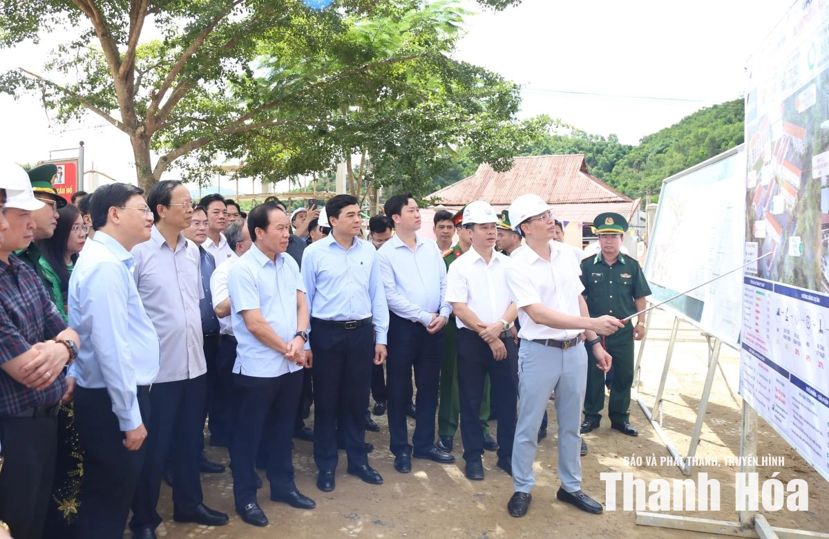 Phó Thủ tướng Chính phủ Lê Tiến Châu kiểm tra tiến độ thi công Trường Nội trú liên cấp Tiểu học và THCS Yên Khương