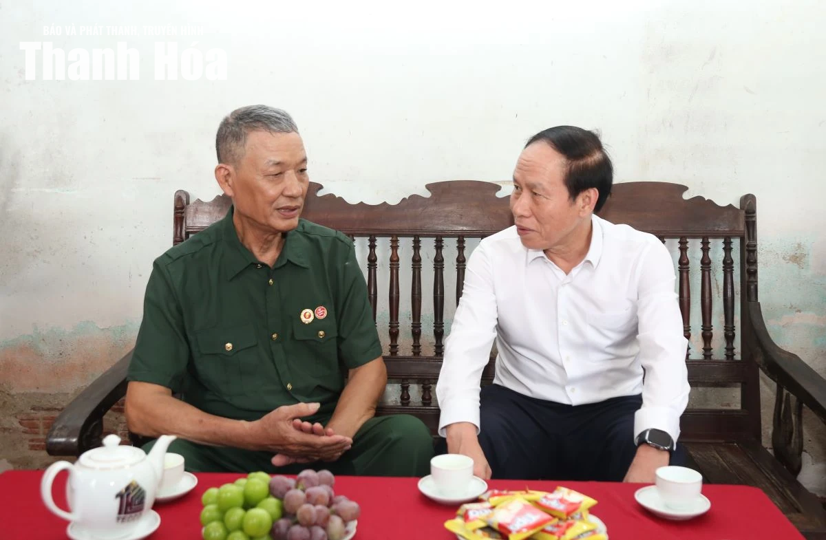 Phó Thủ tướng Chính phủ Lê Tiến Châu dâng hương tưởng nhớ Anh hùng Lực lượng vũ trang Nhân dân Ngô Thị Tuyển