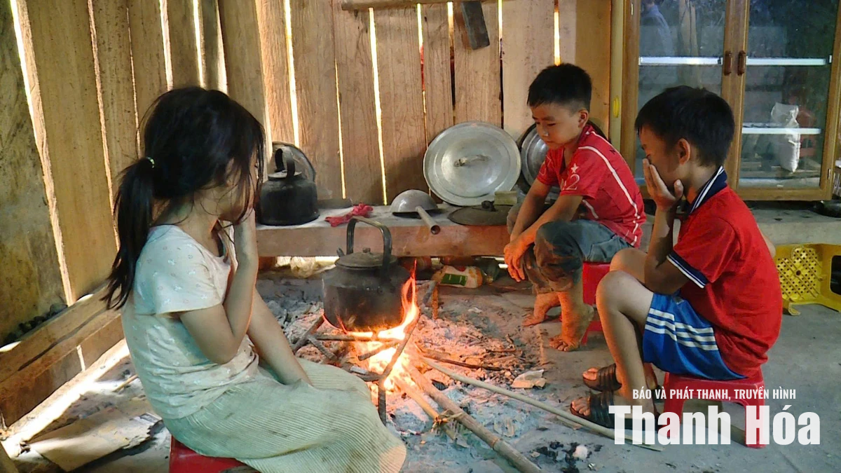 Trẻ em ở bản không điện