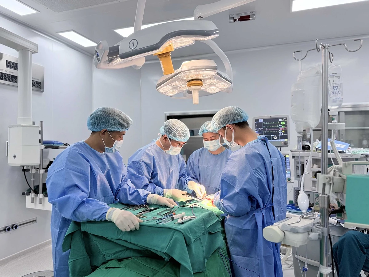 Vinmec Hạ Long giải cứu cụ bà 88 tuổi bị khối u giáp khổng lồ chèn ép đường thở suốt 18 năm