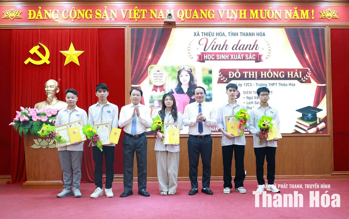 Thiệu Hóa vinh danh, trao thưởng học sinh đạt thành tích cao tại các kỳ thi