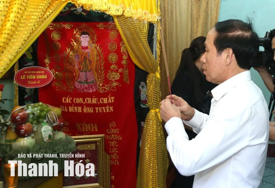 Phó Thủ tướng Chính phủ Lê Tiến Châu dâng hương tưởng nhớ Anh hùng Lực lượng vũ trang Nhân dân Ngô Thị Tuyển