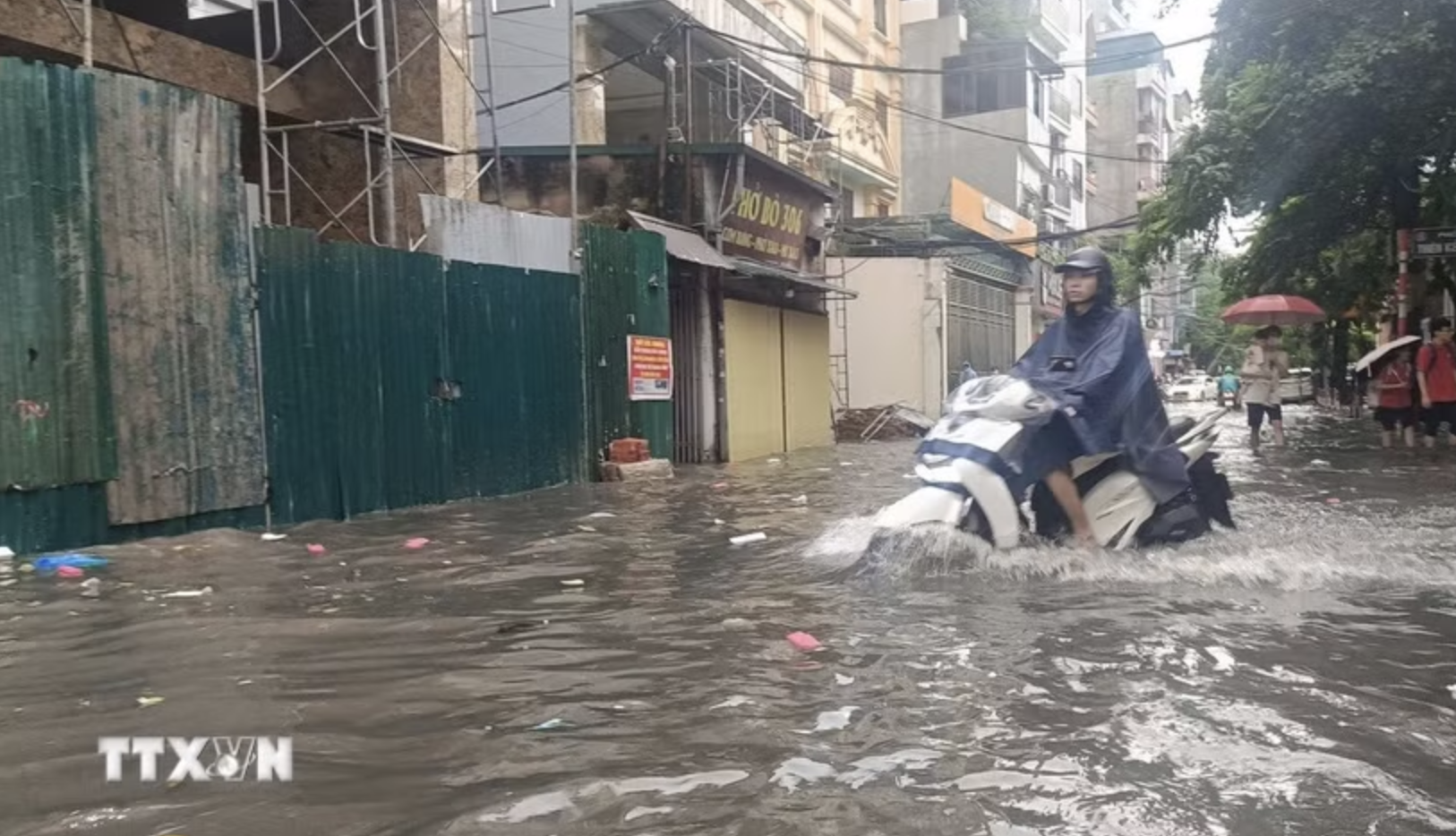 Thời tiết ngày 11/7: Khu vực Bắc Bộ và Trung Bộ mưa to, biển động mạnh